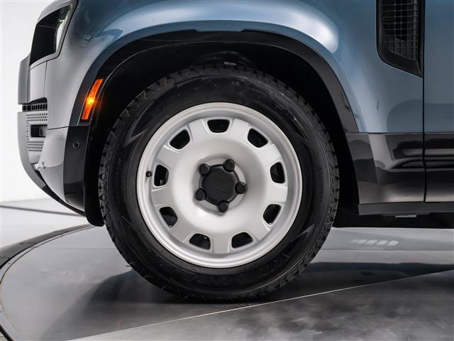 Used 2025 Land Rover Defender 110 S image 11