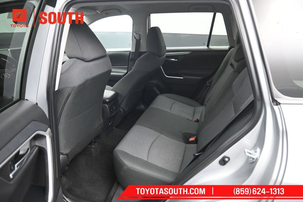 Used 2025 Toyota RAV4 XLE AWD/4WD image 10