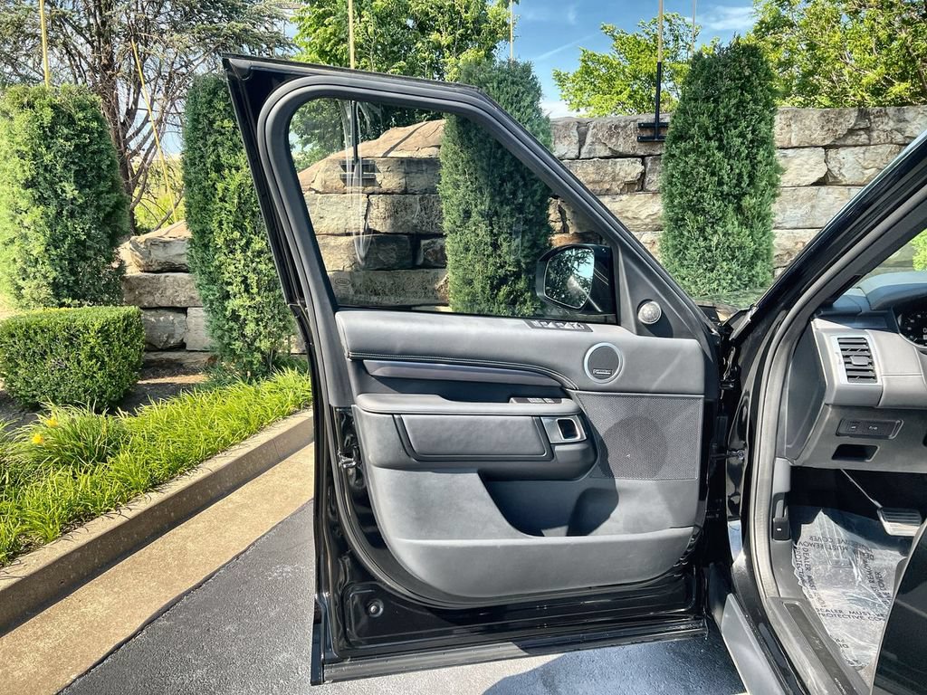 Certified 2025 Land Rover Discovery Metropolitan Edition AWD/4WD image 17