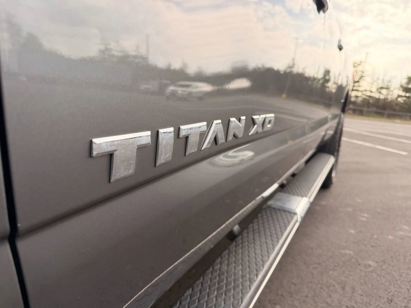 Used 2019 Nissan Titan SV w/ SV Convenience Package image 12