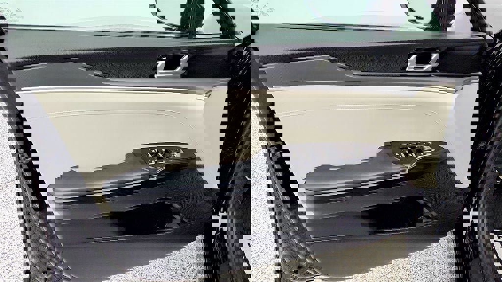 Used 2021 Kia K5 LXS image 10