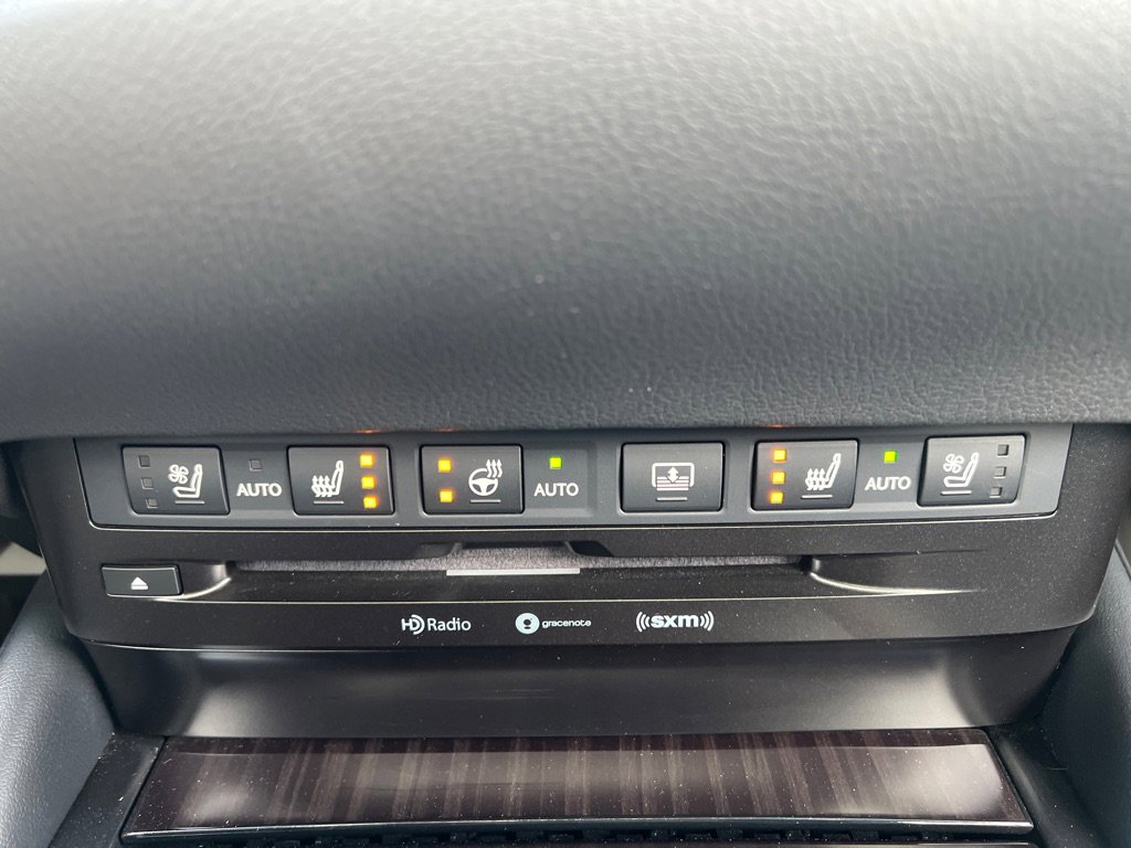 Used 2019 Lexus ES 300h image 28