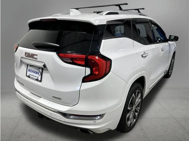 Used 2020 GMC Terrain Denali w/ Denali Premium Package AWD/4WD image 5