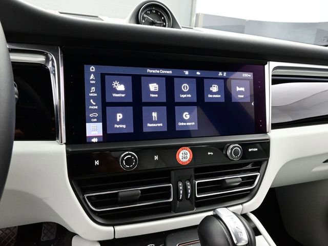 Certified 2025 Porsche Macan image 10