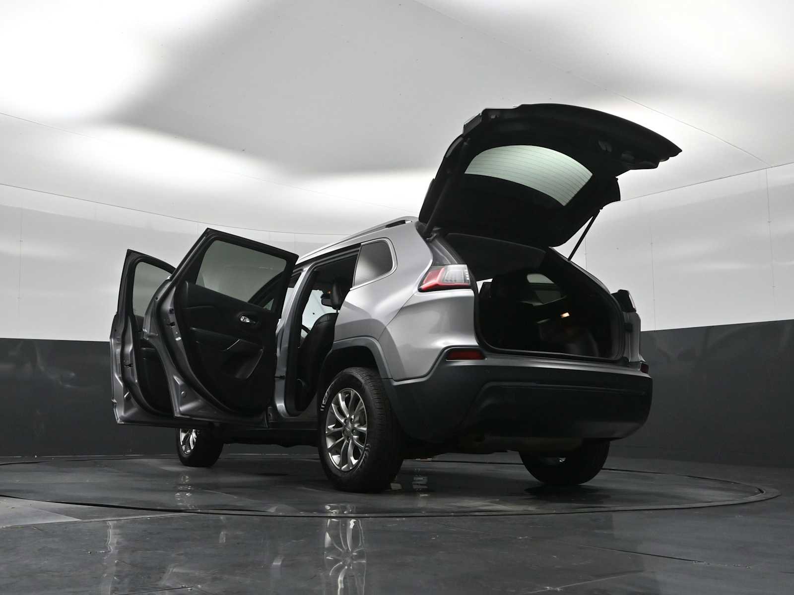 Used 2019 Jeep Cherokee Latitude Plus w/ Comfort/Convenience Group image 40