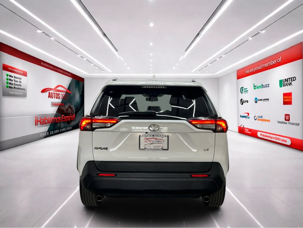 Used 2020 Toyota RAV4 LE FWD image 6