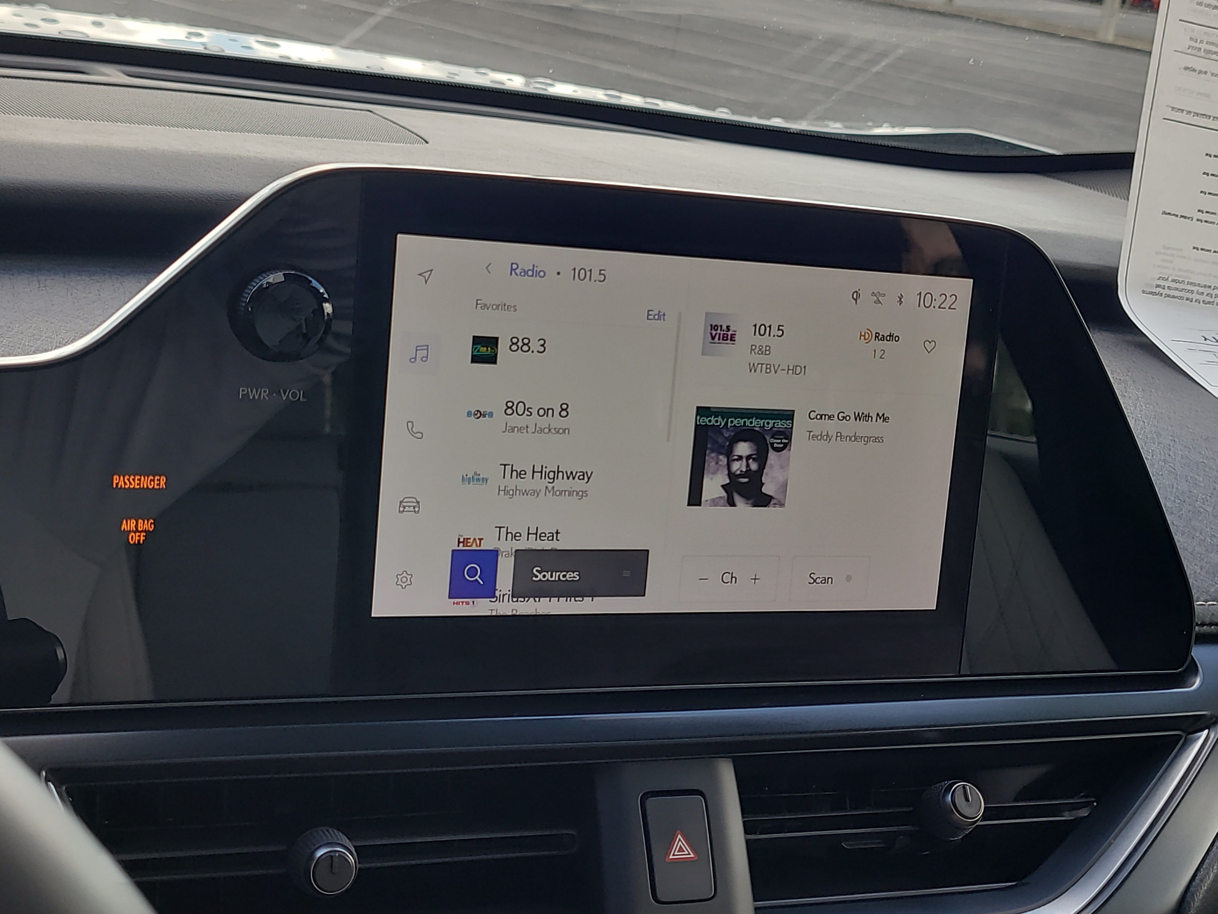 Used 2025 Lexus UX 300h FWD w/ Accessory Package (Z1) image 24