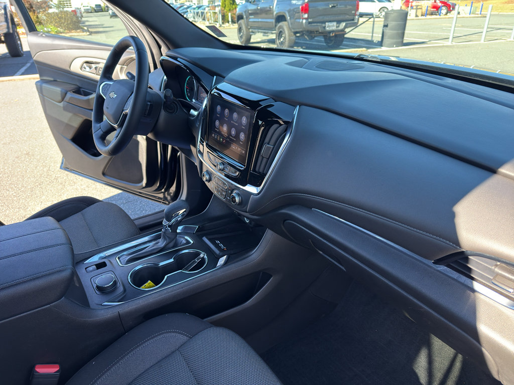 Used 2023 Chevrolet Traverse LT image 35