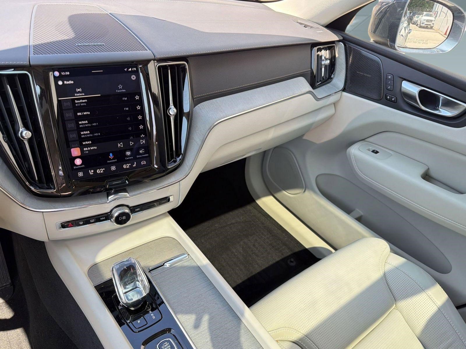 Used 2023 Volvo XC60 B5 Ultimate w/ Climate Package FWD image 27
