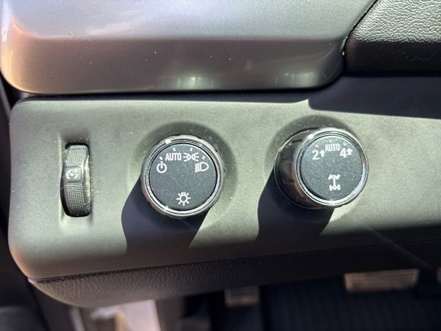 Used 2020 Chevrolet Suburban LT AWD/4WD image 32