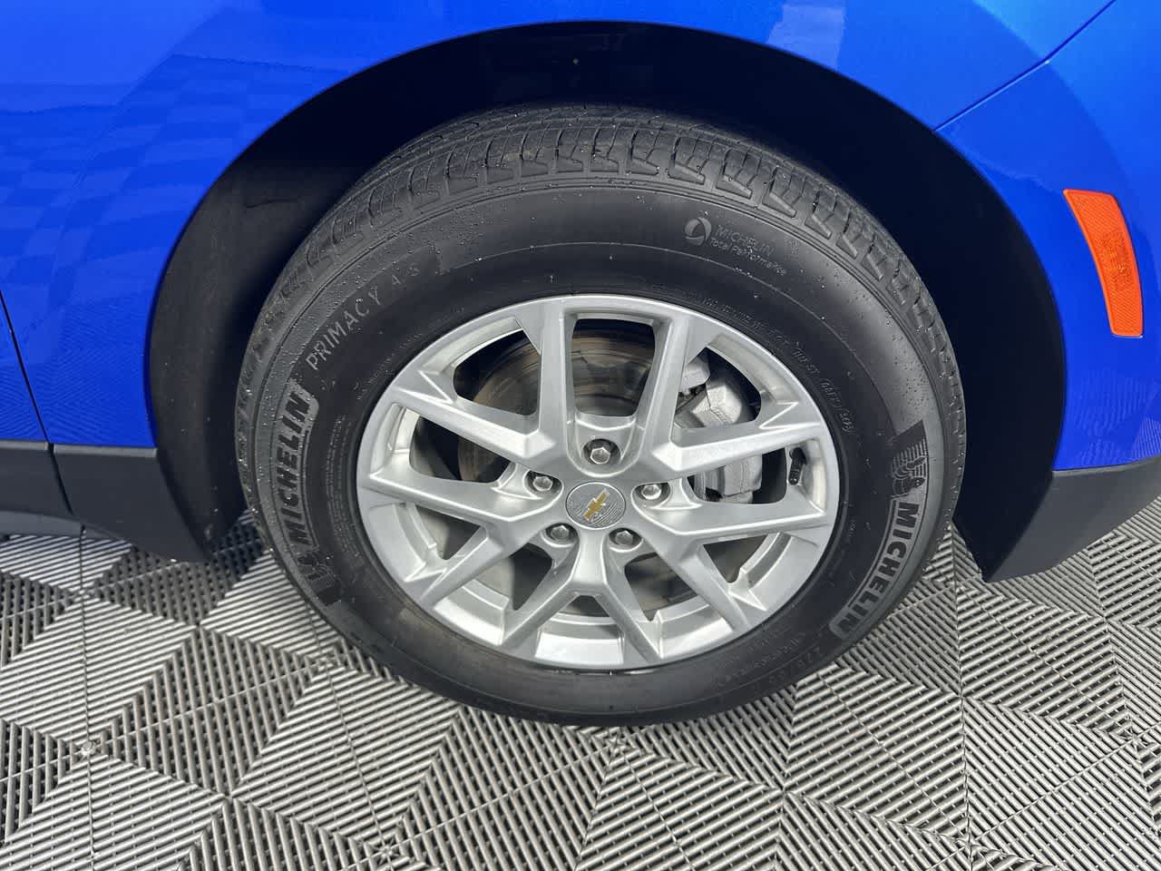Used 2024 Chevrolet Equinox LT w/ LPO, Floor Liner Package FWD image 17