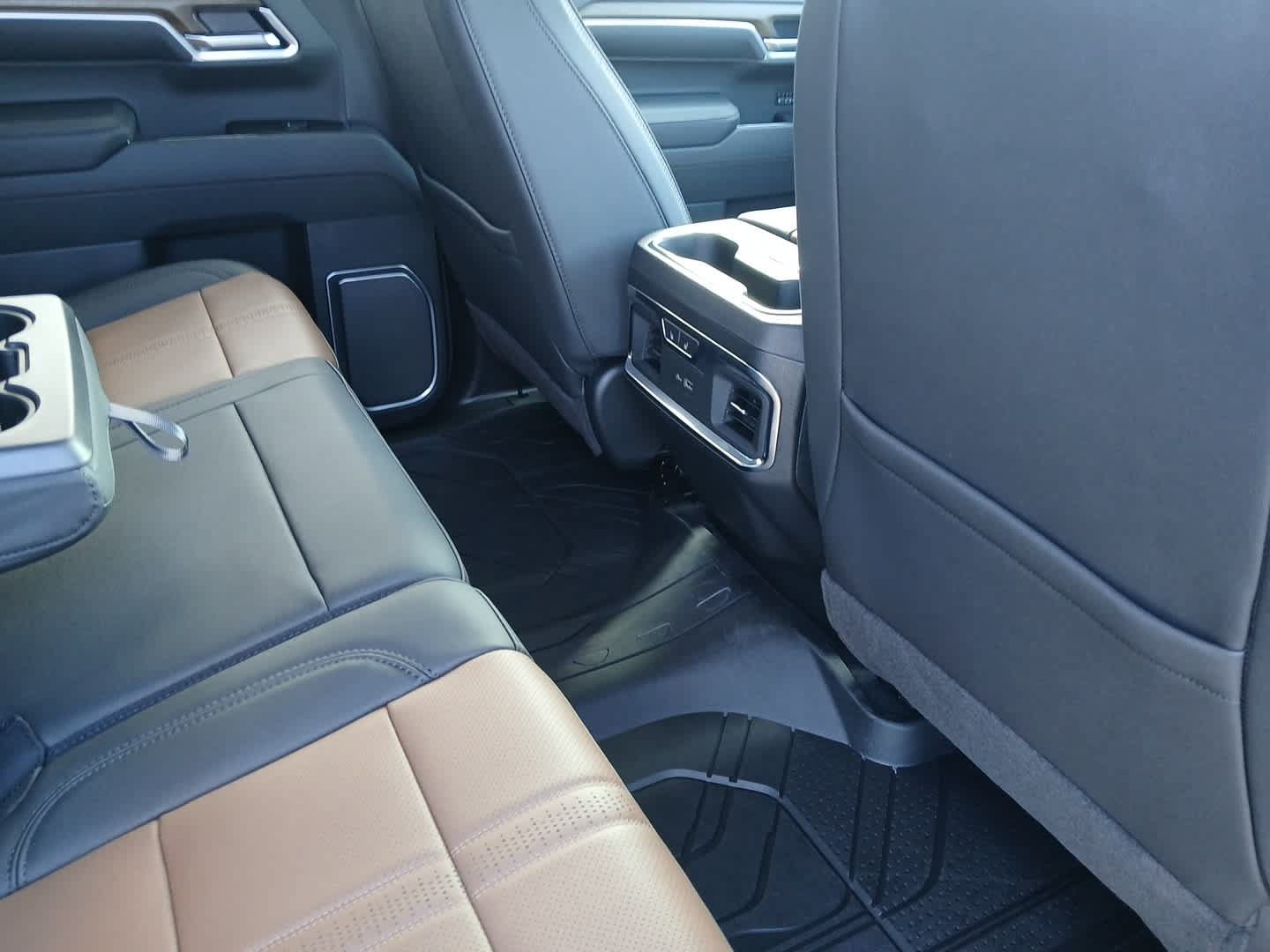 New 2026 Chevrolet Silverado 1500 High Country w/ High Country Premium Package AWD/4WD image 76