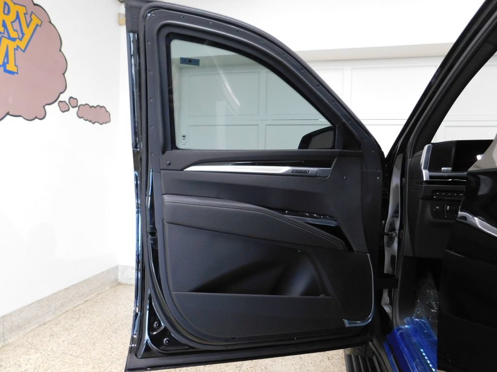 Used 2026 Cadillac Escalade ESV Luxury AWD/4WD image 27