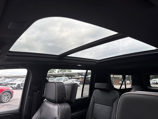 Used 2023 GMC Yukon XL SLT AWD/4WD image 10