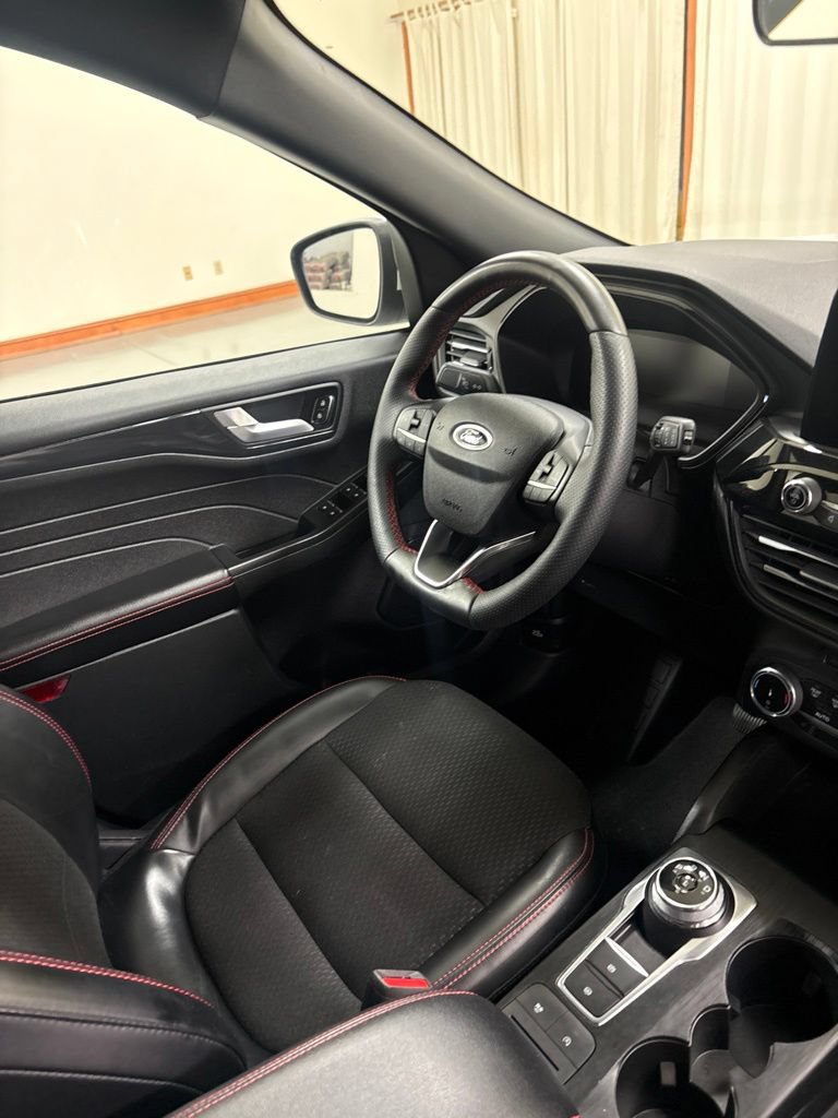 Used 2025 Ford Escape ST-Line Select AWD/4WD image 24