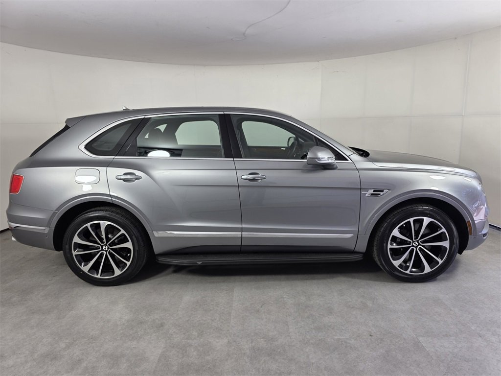 Used 2018 Bentley Bentayga image 3