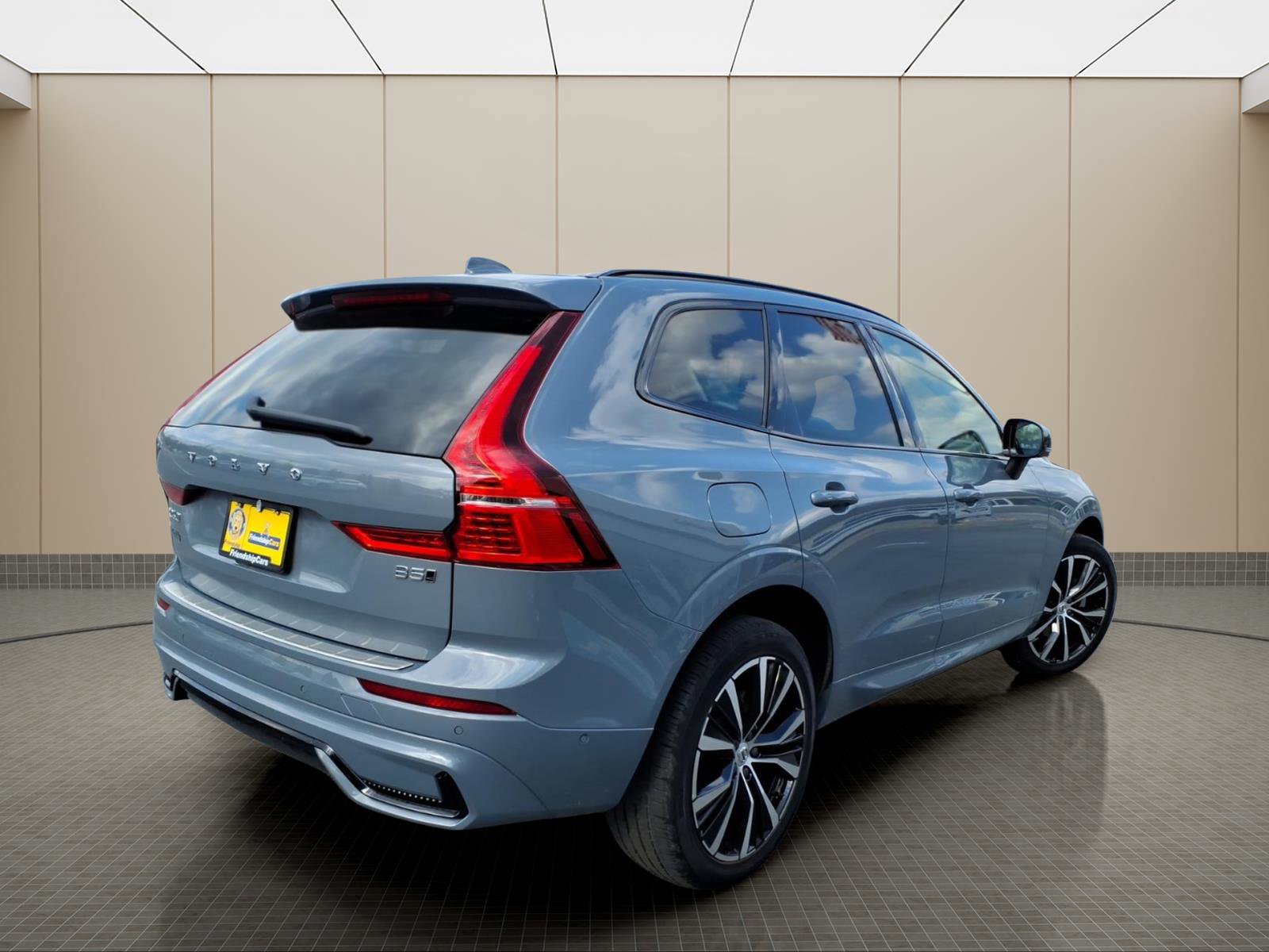Used 2023 Volvo XC60 B5 Plus w/ Climate Package image 7