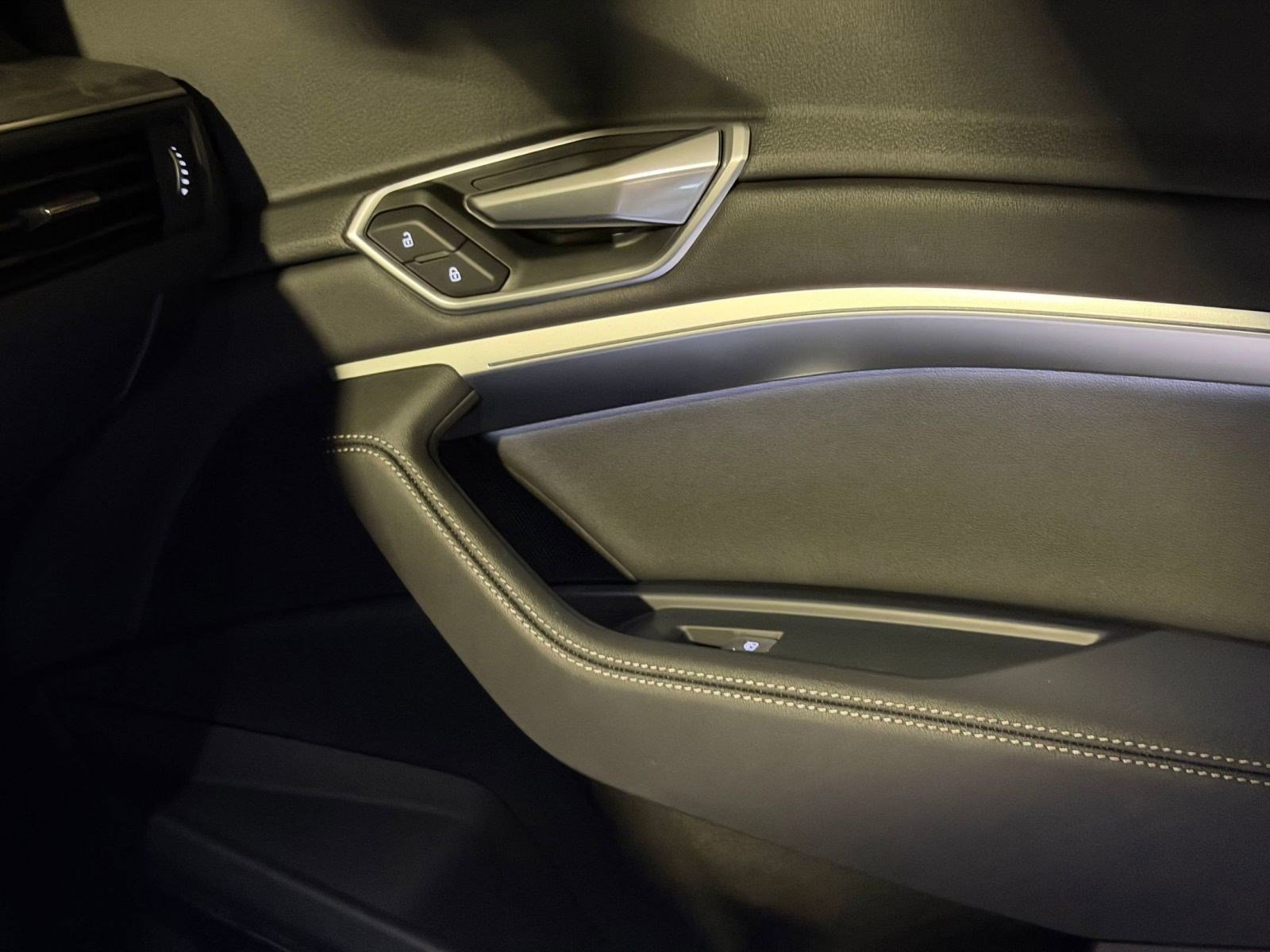 Certified 2023 Audi e-tron Premium Plus w/ Premium Plus Package AWD/4WD image 25