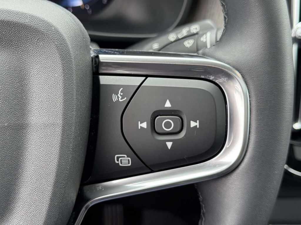 Certified 2023 Volvo XC40 B5 Ultimate w/ Protection Package Premier AWD/4WD image 23