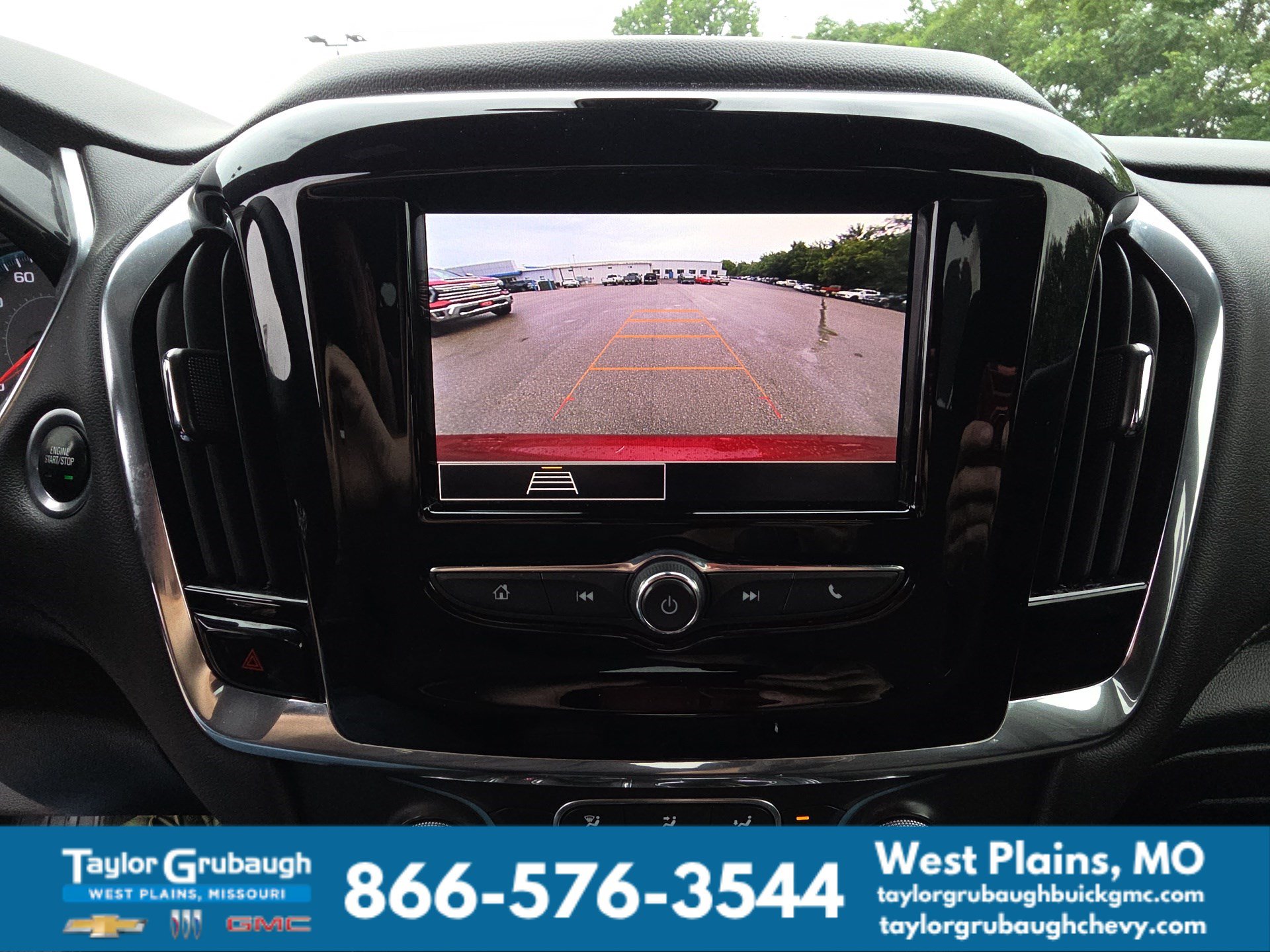 Used 2023 Chevrolet Traverse LT FWD image 22