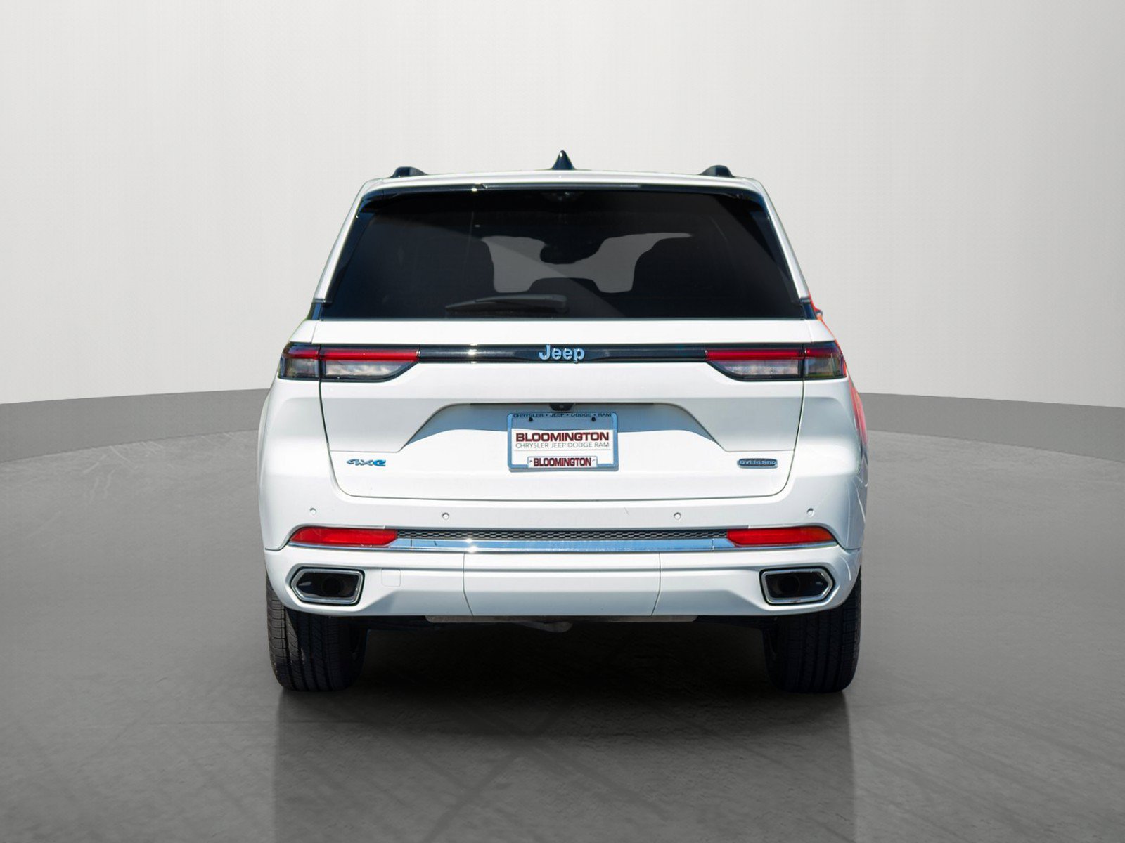 Used 2022 Jeep Grand Cherokee Overland w/ Luxury Tech Group IV AWD/4WD image 6