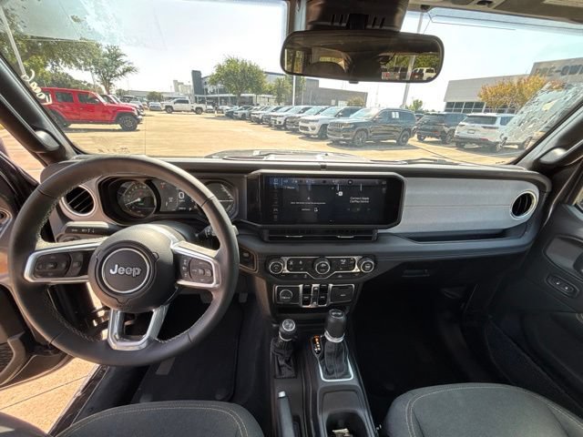 Used 2025 Jeep Wrangler Unlimited Sahara AWD/4WD image 15