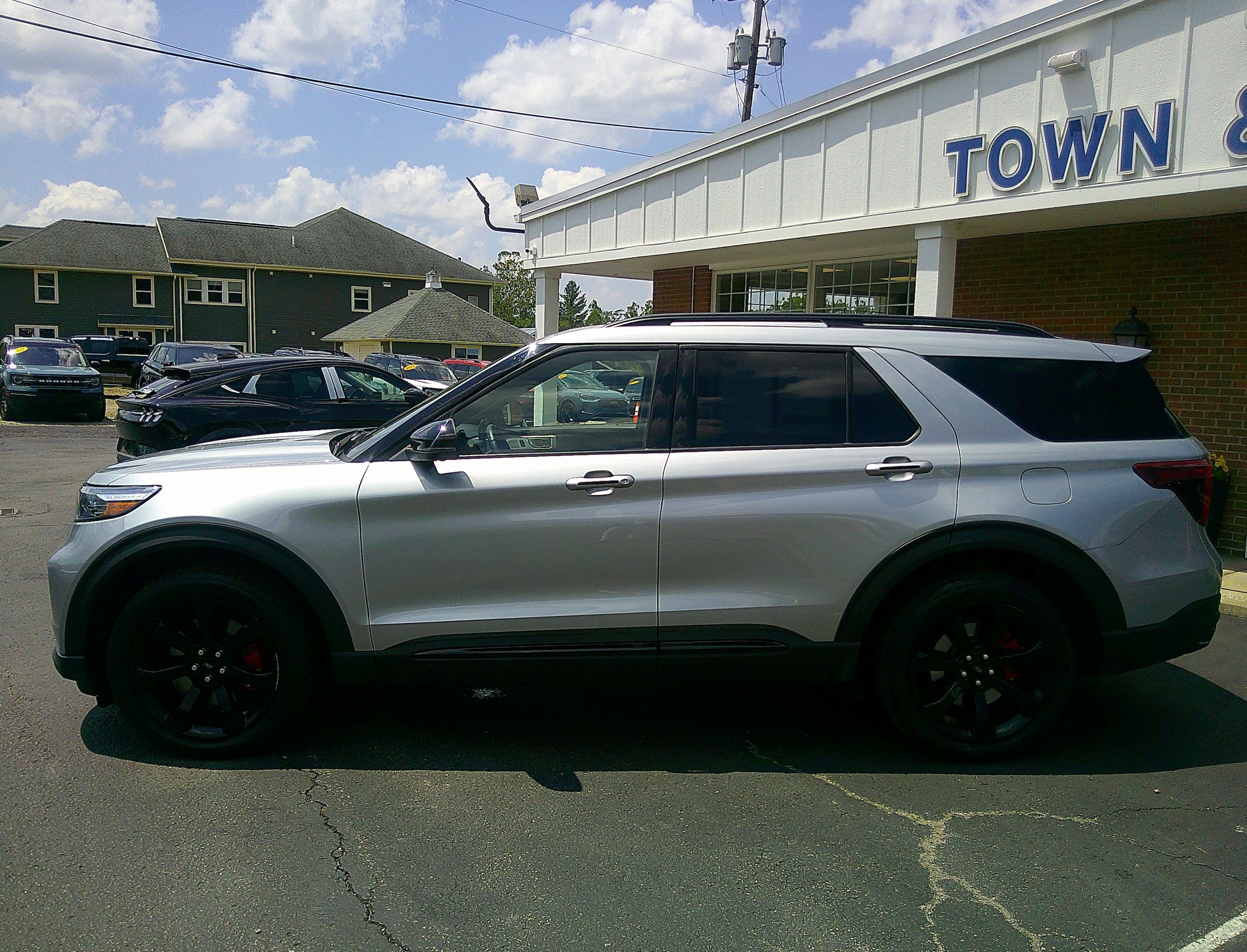Used 2022 Ford Explorer ST w/ Equipment Group 401A AWD/4WD image 3