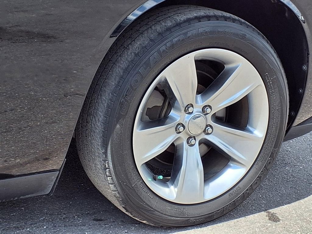 Used 2020 Dodge Challenger SXT RWD image 9