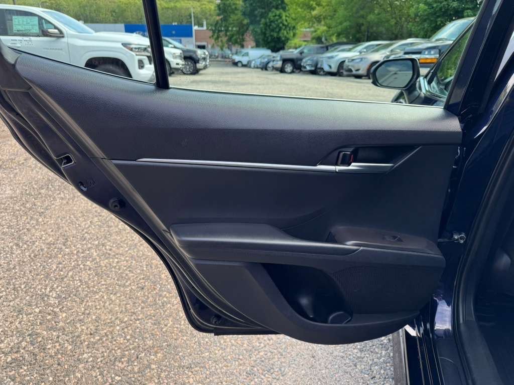 Used 2021 Toyota Camry SE AWD/4WD image 17
