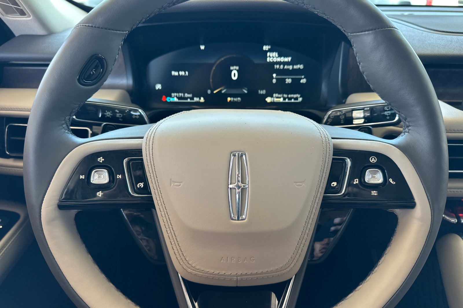 Used 2023 Lincoln Aviator Reserve w/ Elements Package Plus AWD/4WD image 25