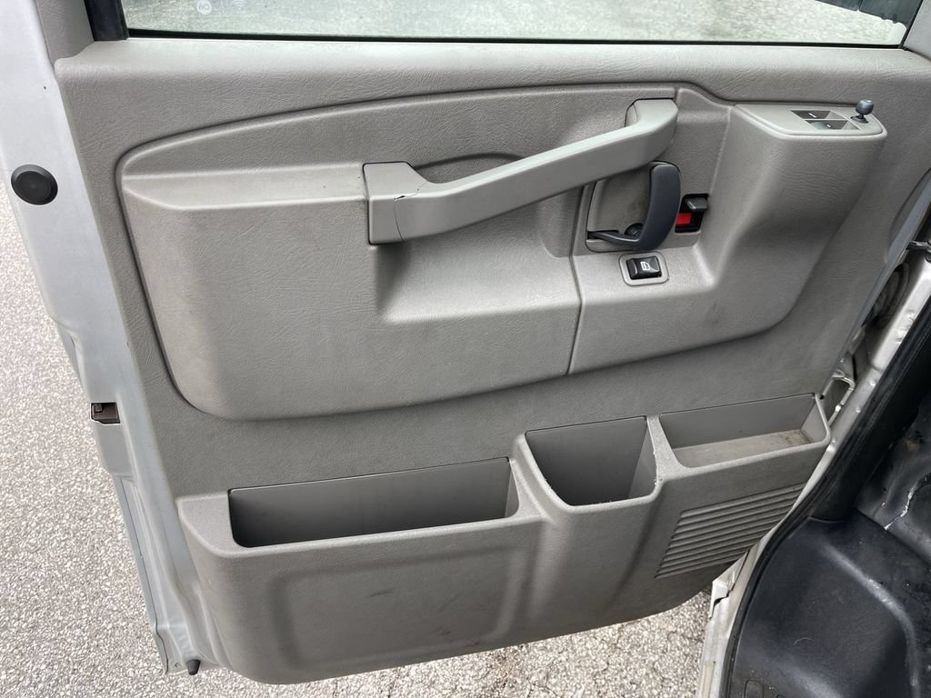 Used 2016 GMC Savana 2500 RWD image 3