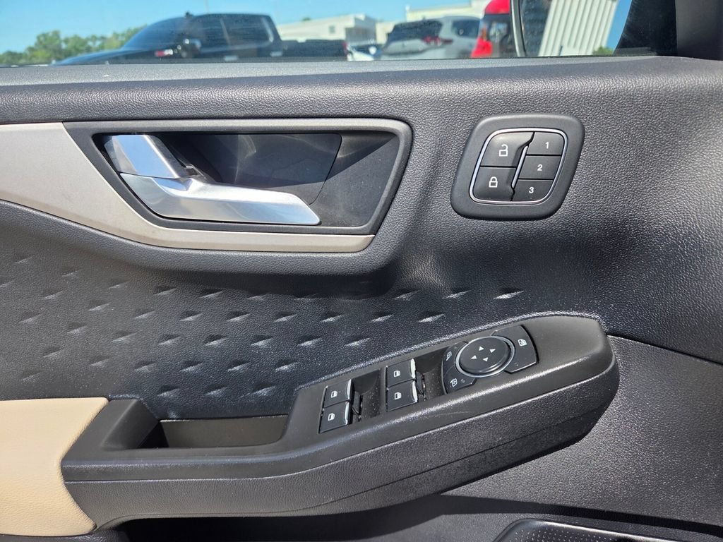 Used 2020 Ford Escape SEL FWD image 21