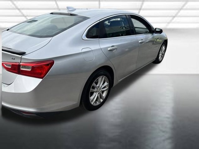 Used 2018 Chevrolet Malibu LT FWD image 2