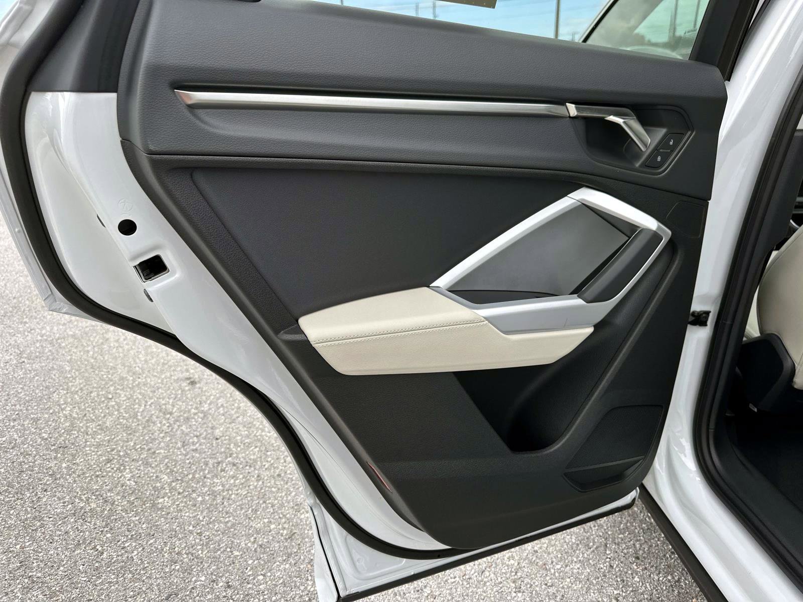 Used 2025 Audi Q3 2.0T Premium w/ Convenience Package image 12