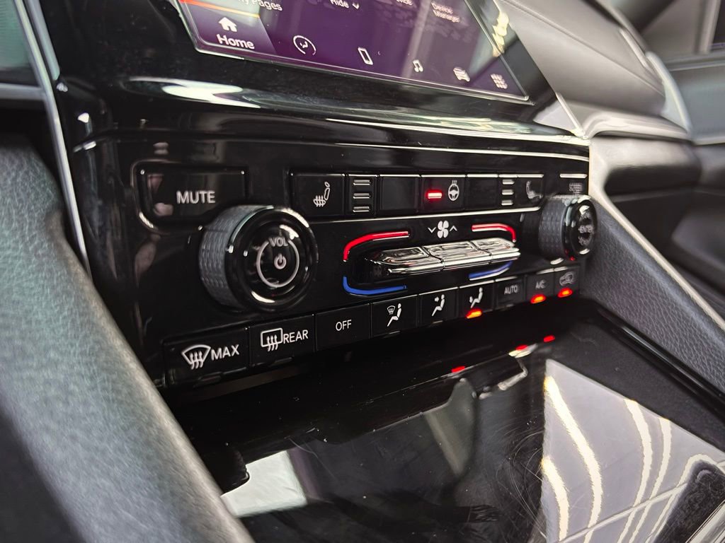 Used 2023 Jeep Grand Cherokee L Laredo image 51