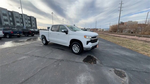 Used 2022 Chevrolet Silverado 1500 LT image 2