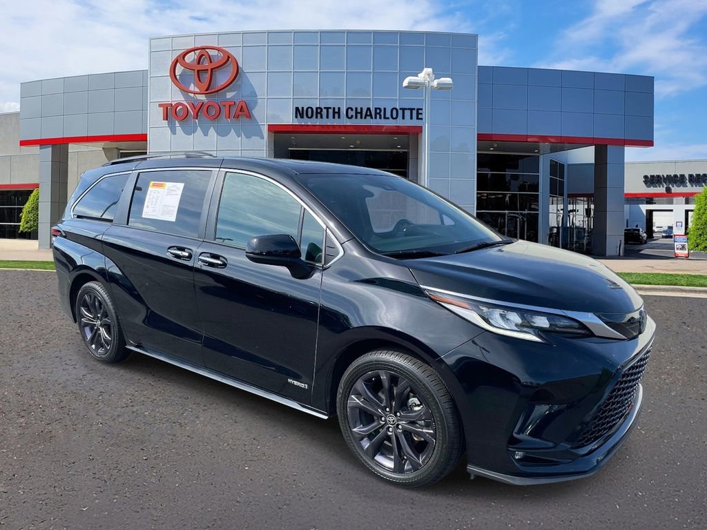 Used 2021 Toyota Sienna XSE image 3