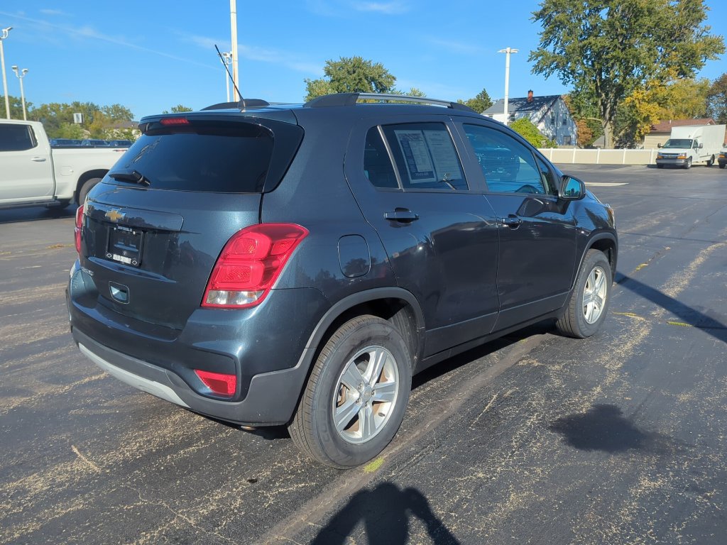 Used 2022 Chevrolet Trax LT w/ LT Convenience Package AWD/4WD image 9
