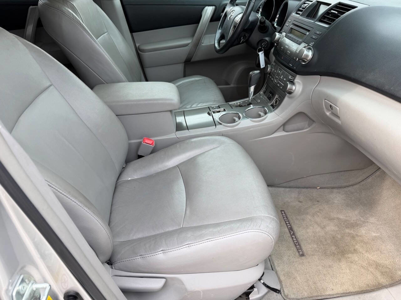 Used 2010 Toyota Highlander SE image 21