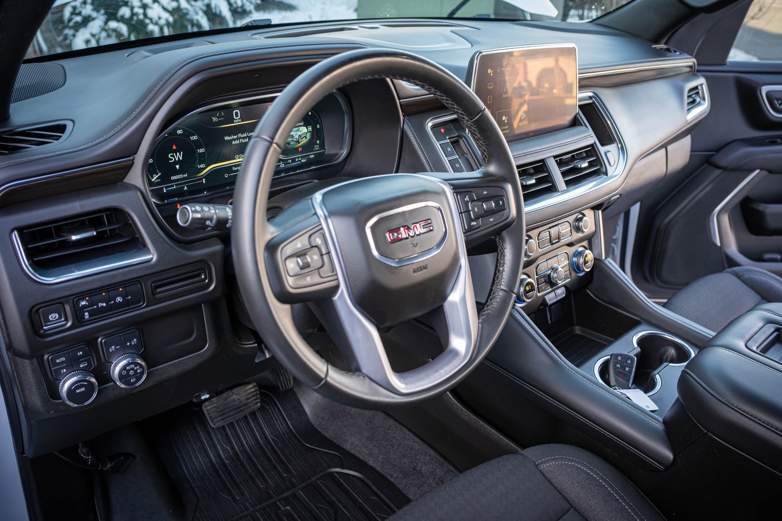 Used 2023 GMC Yukon XL SLE AWD/4WD image 14