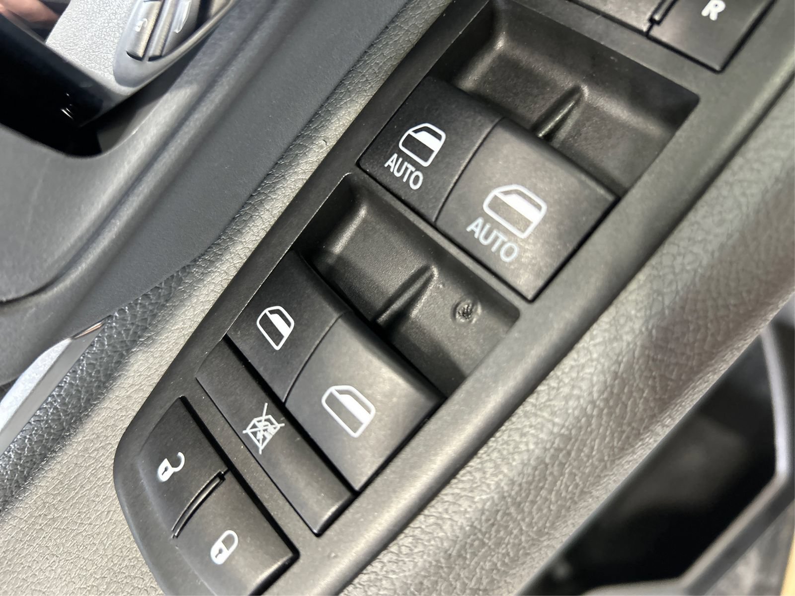 Used 2020 RAM 1500 Warlock AWD/4WD image 28