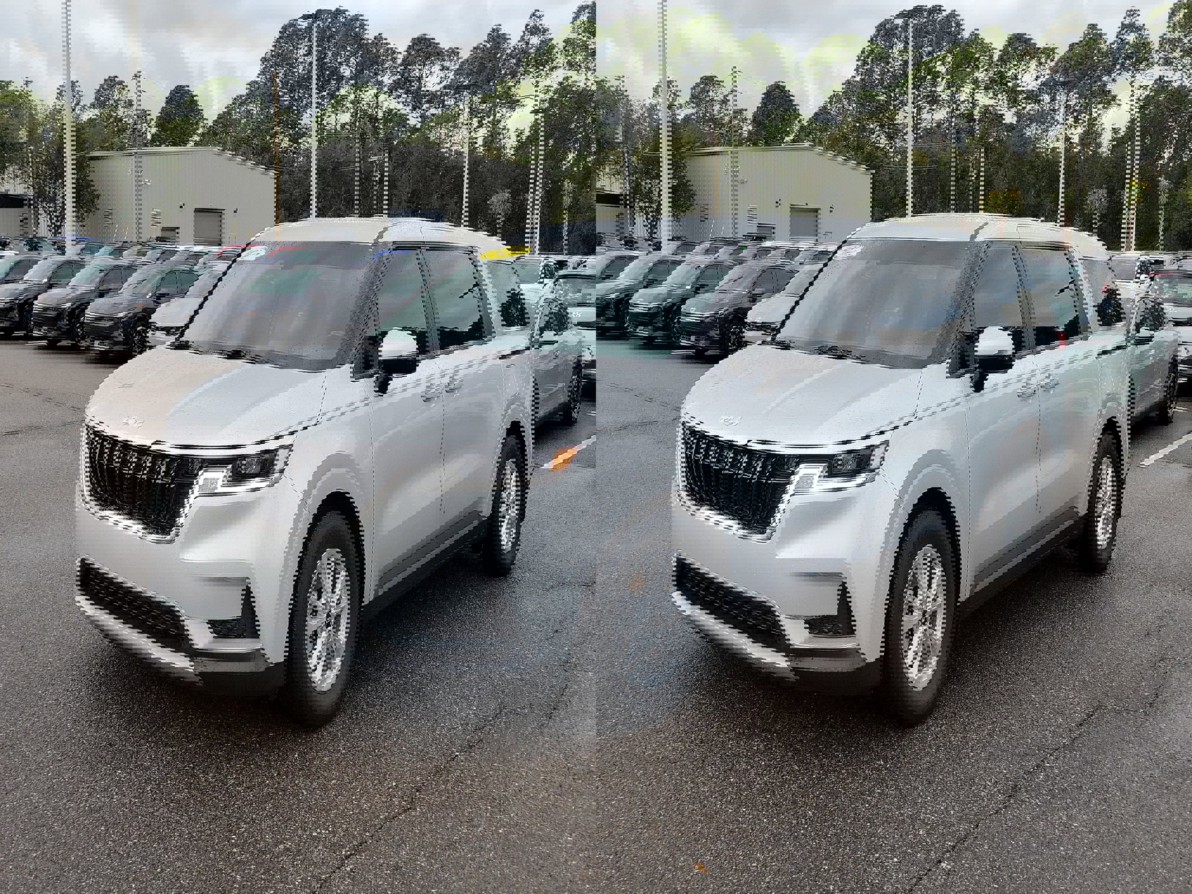 Certified 2023 Kia Carnival LX image 3