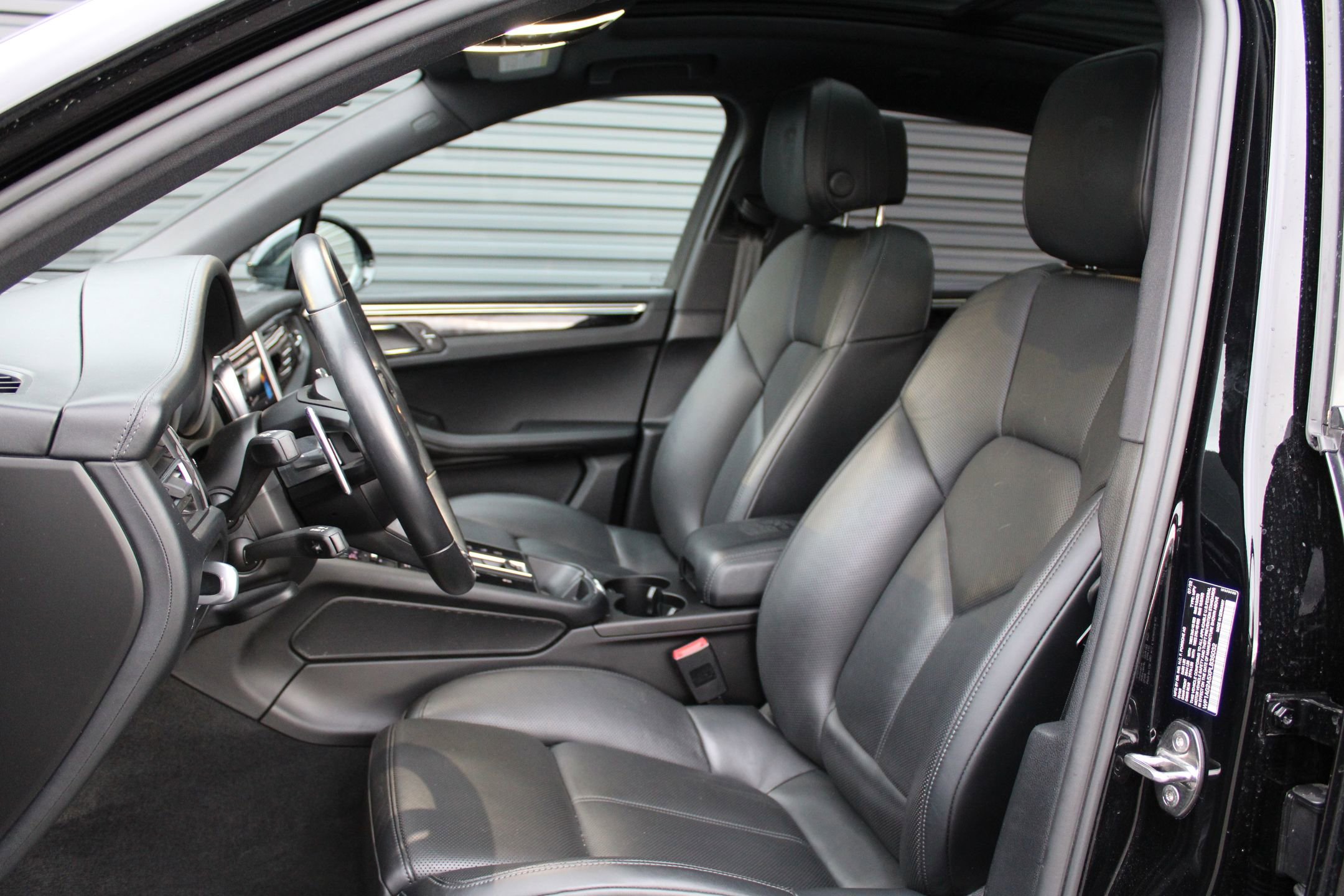 Certified 2023 Porsche Macan S image 5