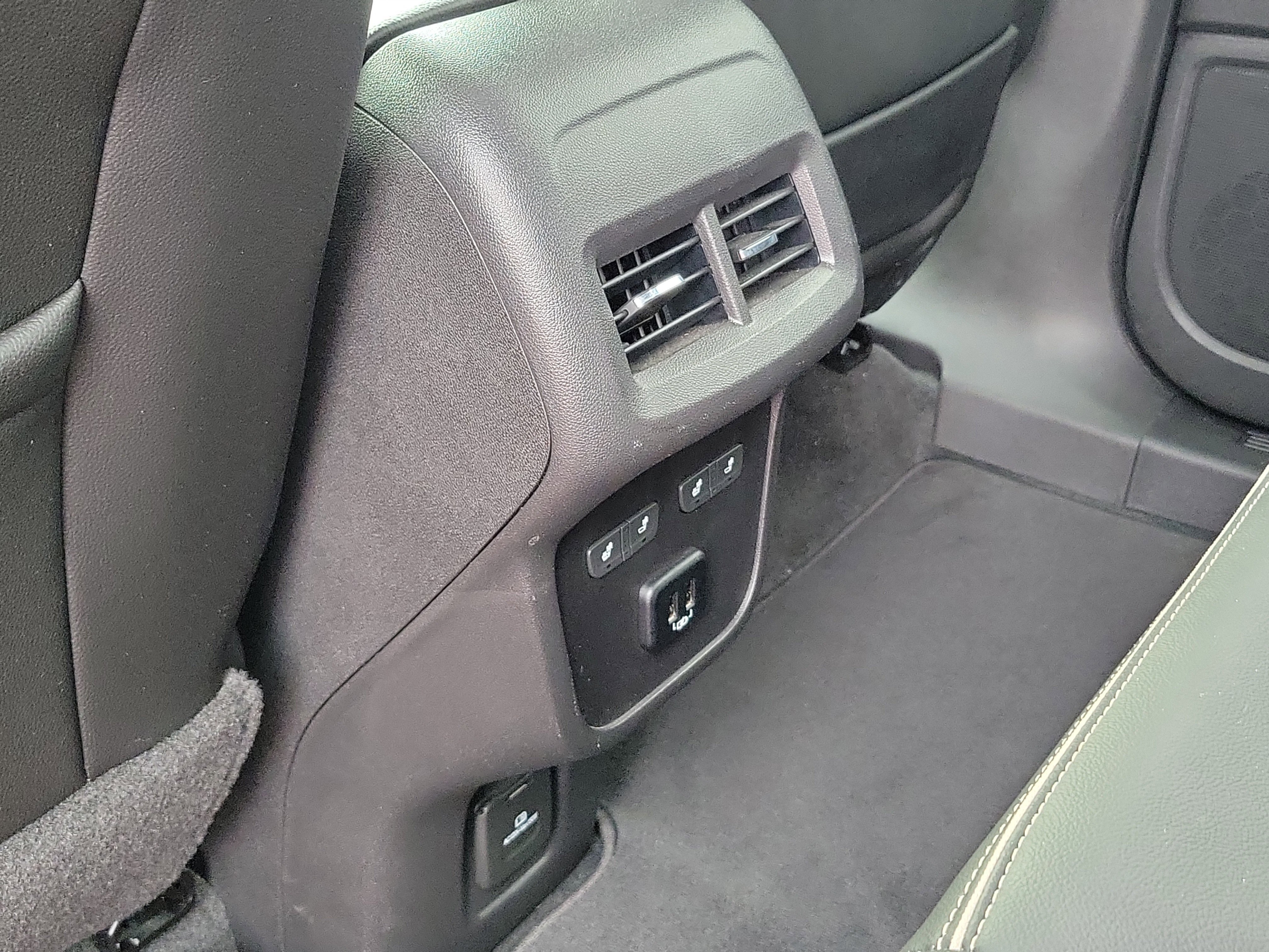 Used 2018 GMC Terrain Denali w/ Advanced Safety Package image 15