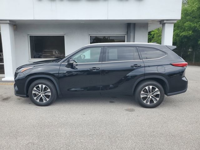Used 2022 Toyota Highlander XLE FWD image 12