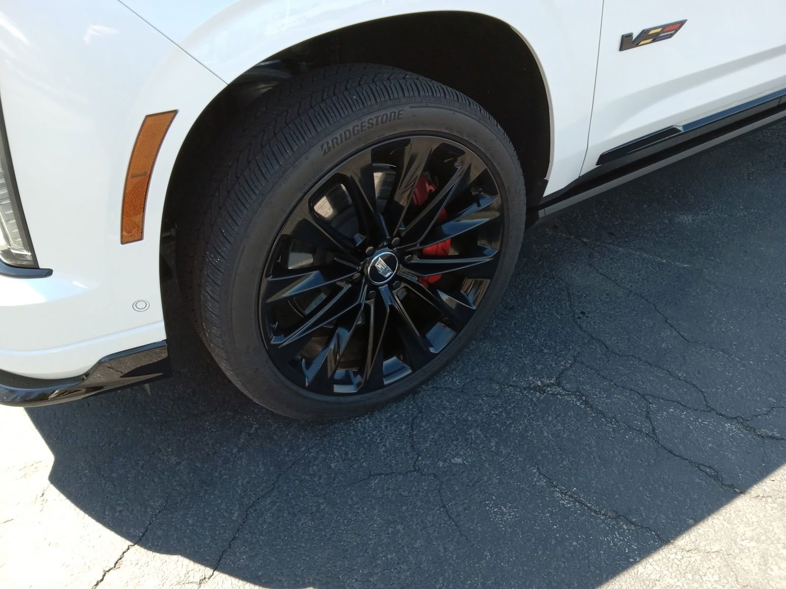 Used 2025 Cadillac Escalade V w/ LPO, ONYX Package image 6