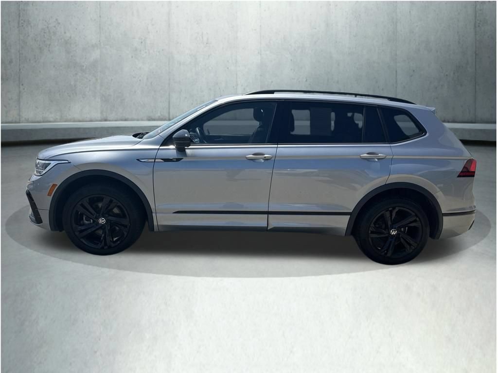 Used 2023 Volkswagen Tiguan SE R-Line AWD/4WD image 2