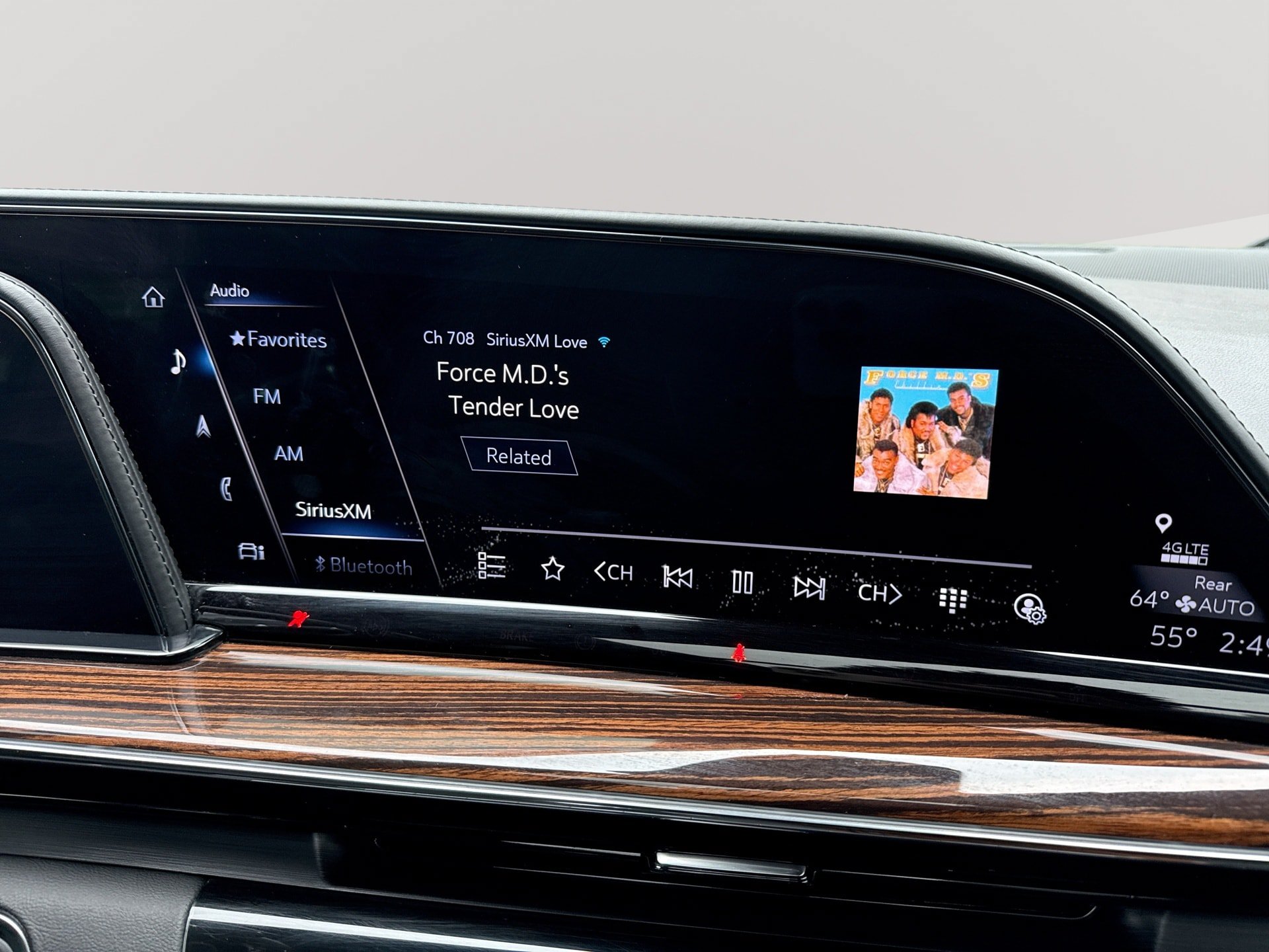 Used 2021 Cadillac Escalade ESV Premium Luxury w/ Driver Assist Tech Package AWD/4WD image 12