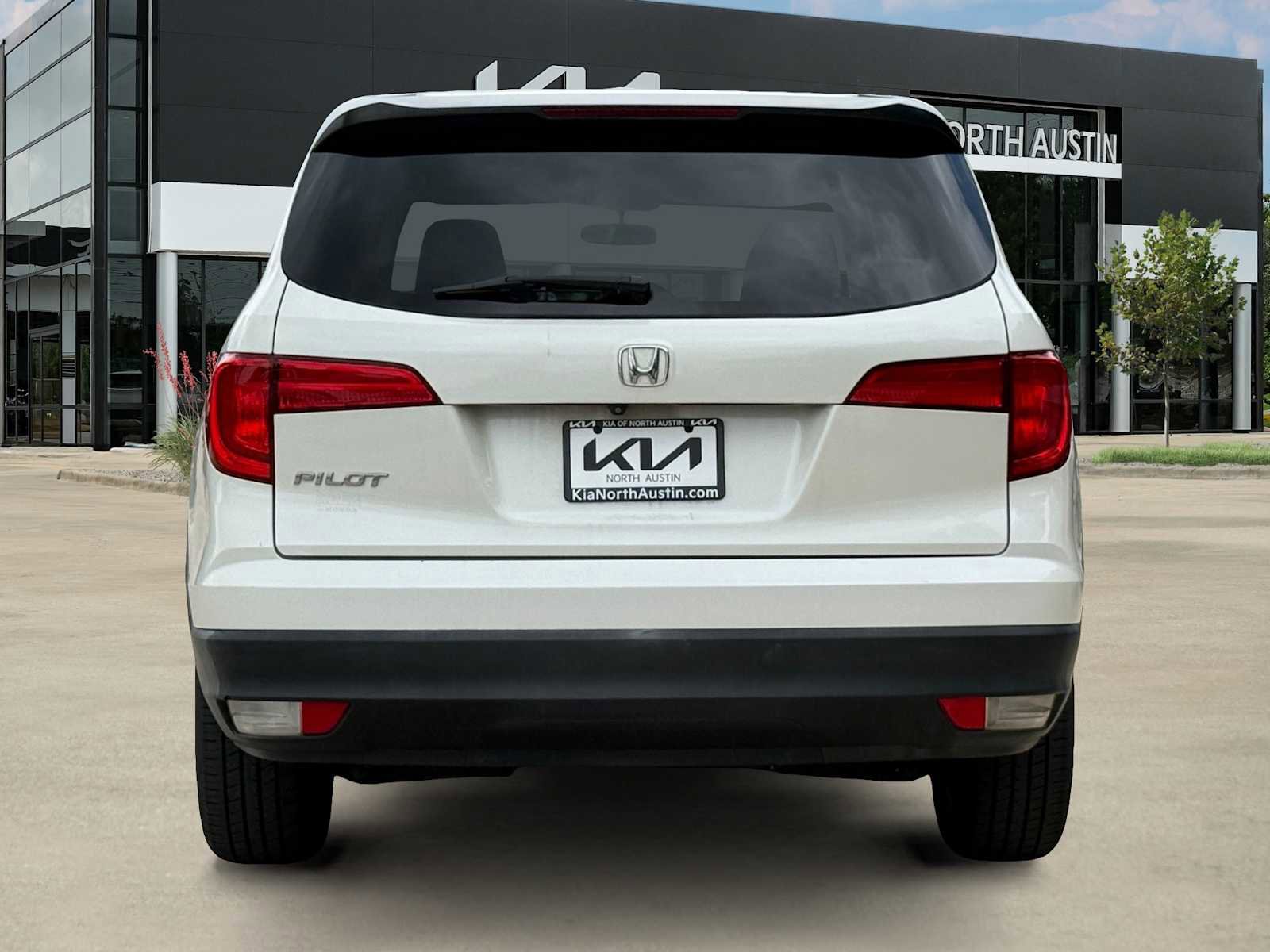 Used 2016 Honda Pilot LX image 6
