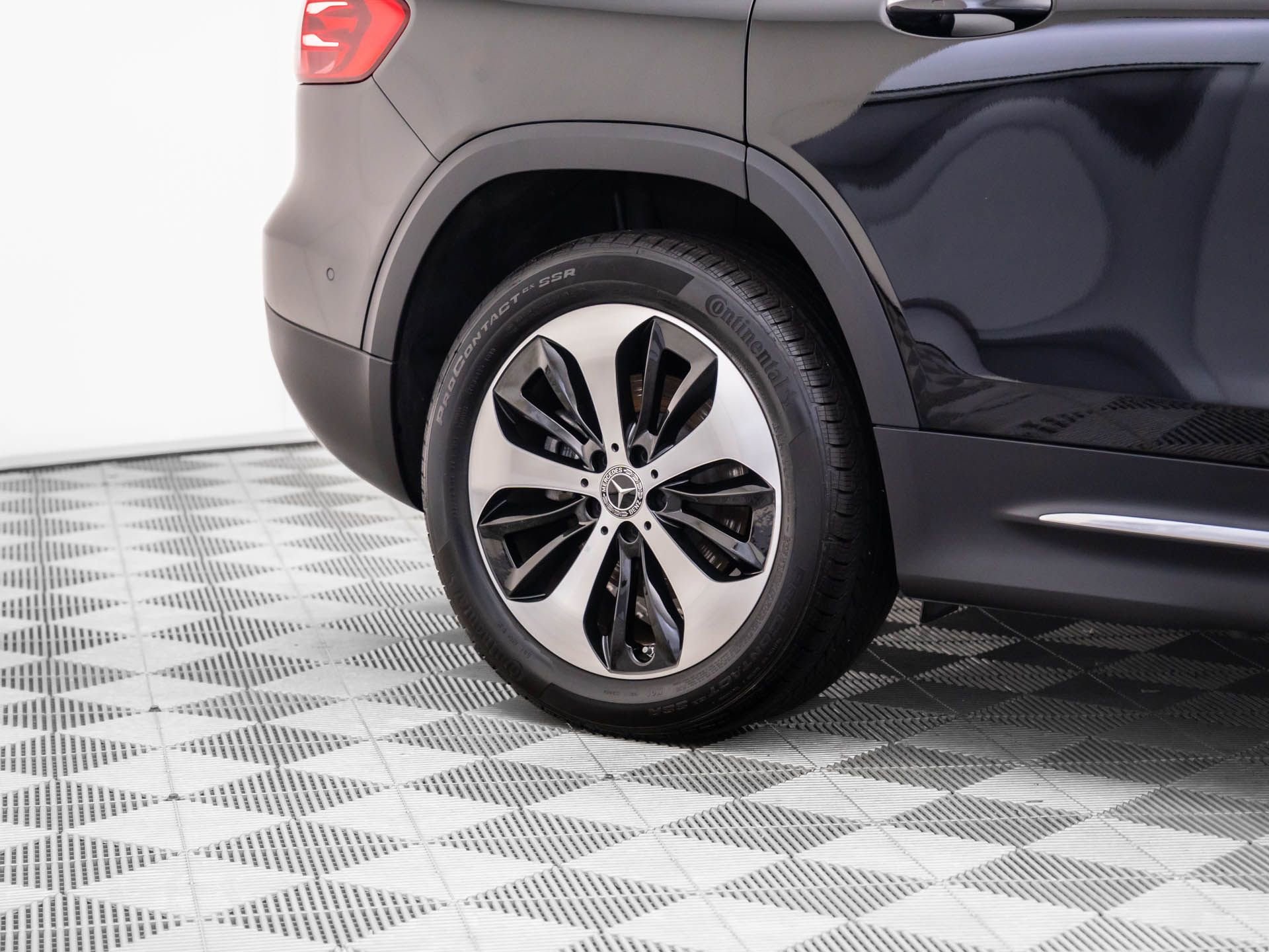 Certified 2024 Mercedes-Benz GLB 250 4MATIC w/ Exclusive Package image 36